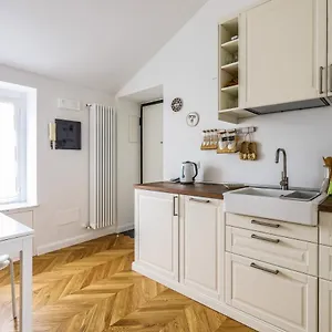 https://apt-cozy-milan.it-lombardy.com